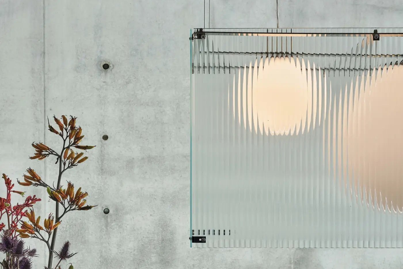 Modern pendant suspension lamp with patterned glass shade