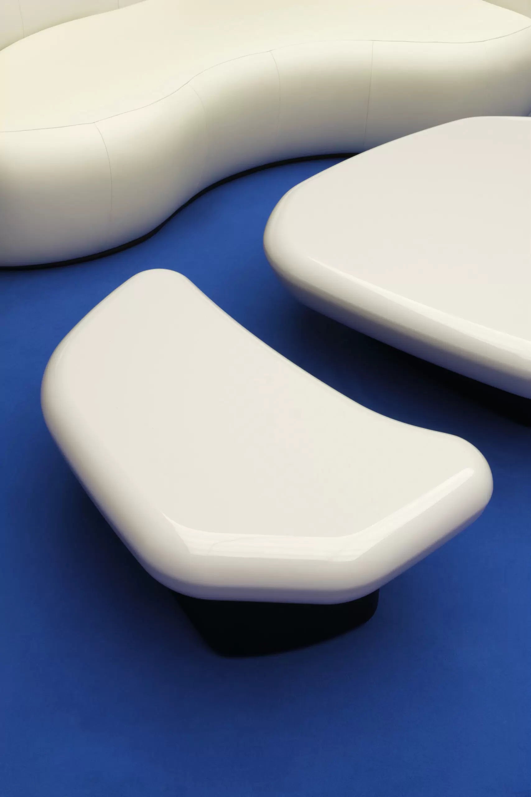 White curved coffee tables 